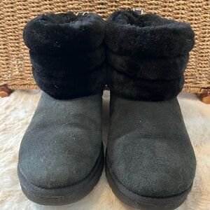 Ugh Classic Mini Fluff Quilted Boot, black women’s 9